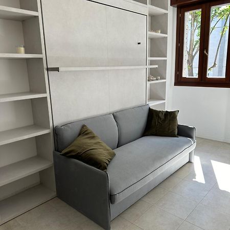 Stunning Deluxe Downtown Studio Busto Arsizio Exterior foto
